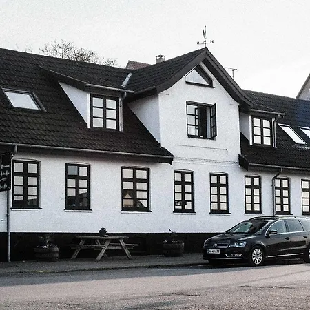 Inn Den Gyldne Hane 3*